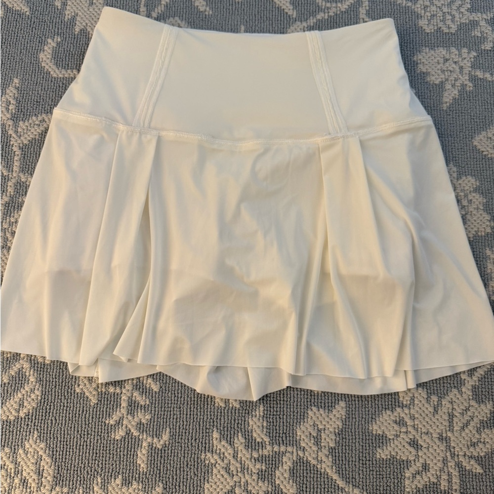 Lulu Women’s White Tennis Skirt